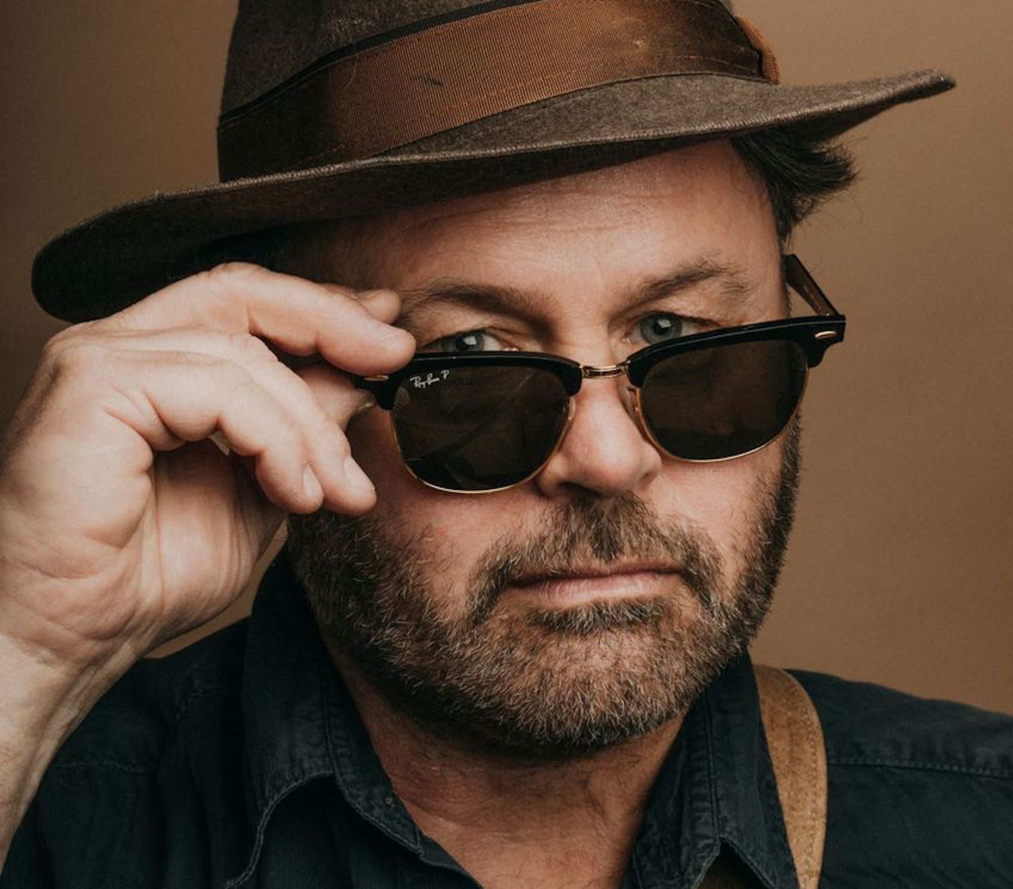 Martin Sexton Finds Immediacy in ‘2020 Vision,’ Builds Something New with “Hold On”