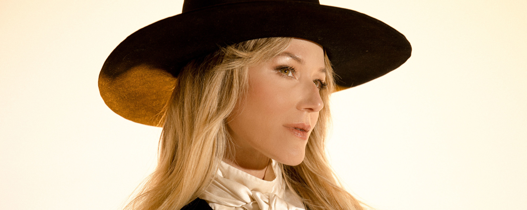 Jewel, The Rock and Other Artists Support Podcaster Joe Rogan