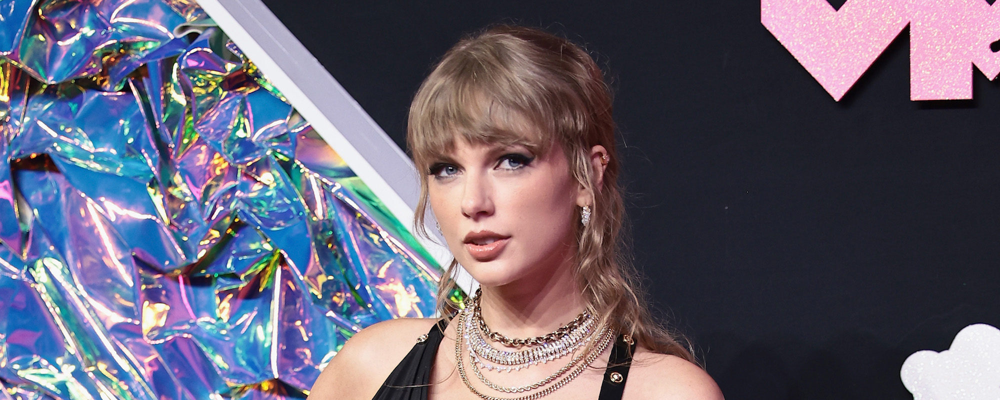 Taylor Swift Breaks Elvis Presley’s No. 1 Album Chart Record
