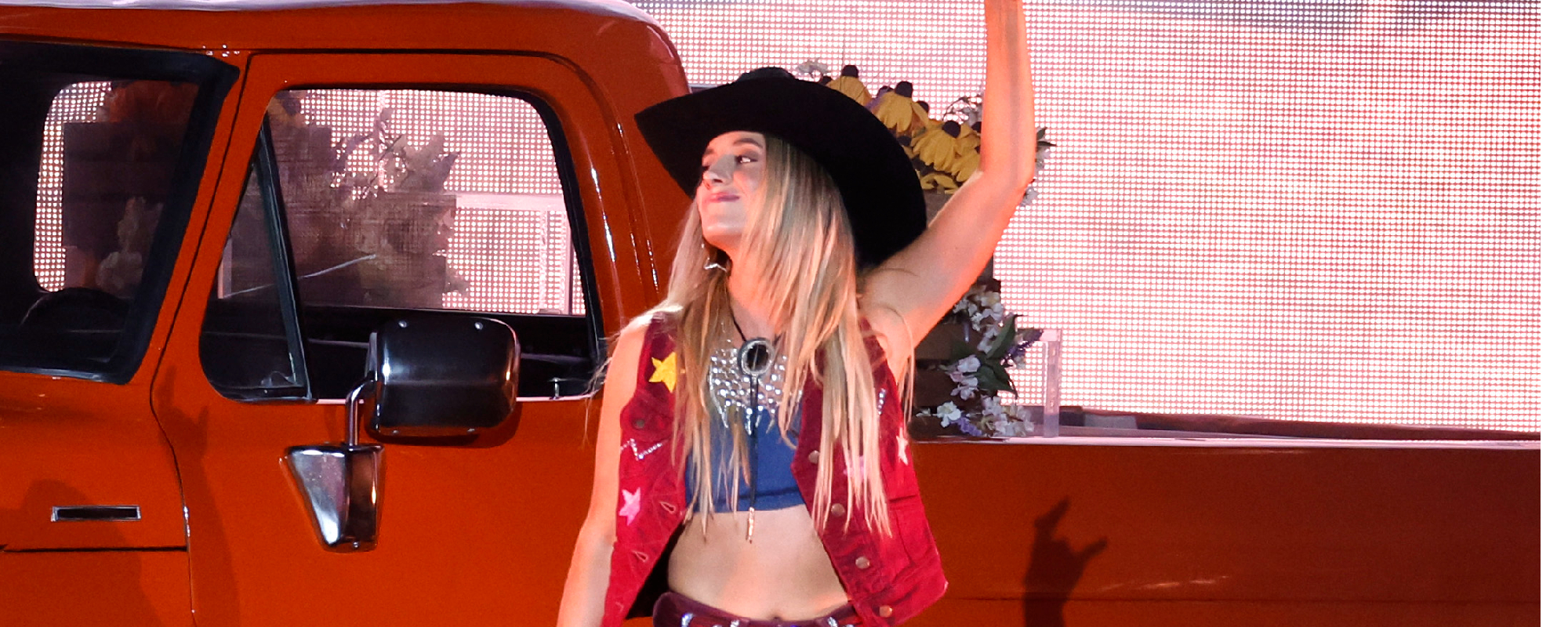 Lainey Wilson Welcomes Country Star Miranda Lambert to Stage for Special Performance of Hit Song
