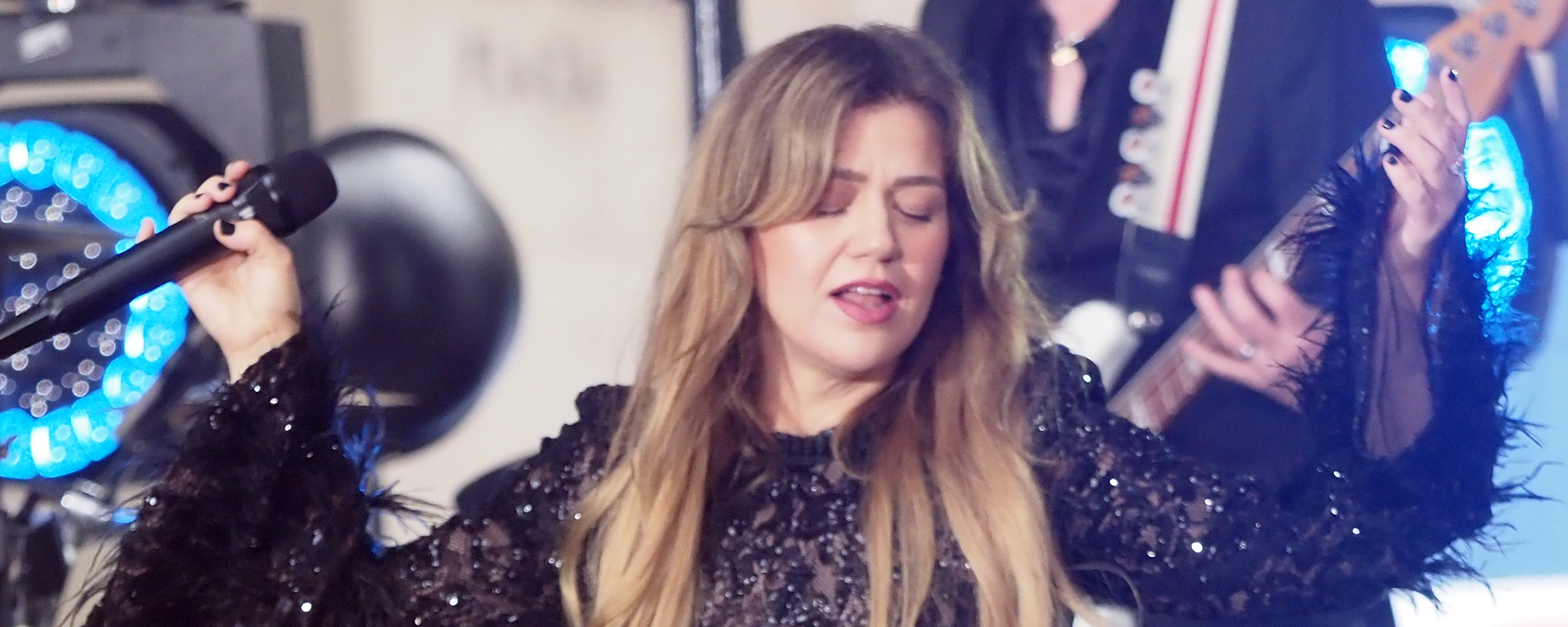 Kelly Clarkson Returns to 'The Voice' To Perform New Song "Where Have You Been" During Season 27 Finale