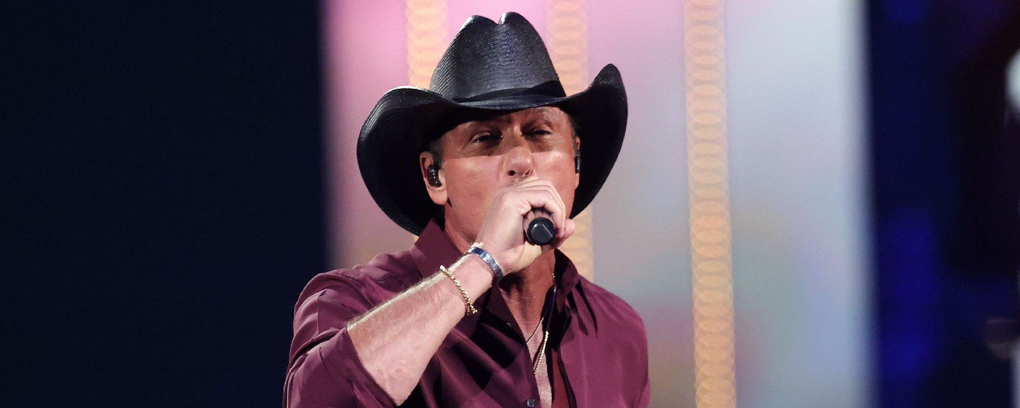 Tim McGraw Offers Heartfelt Tribute to His Daughters While on Stage