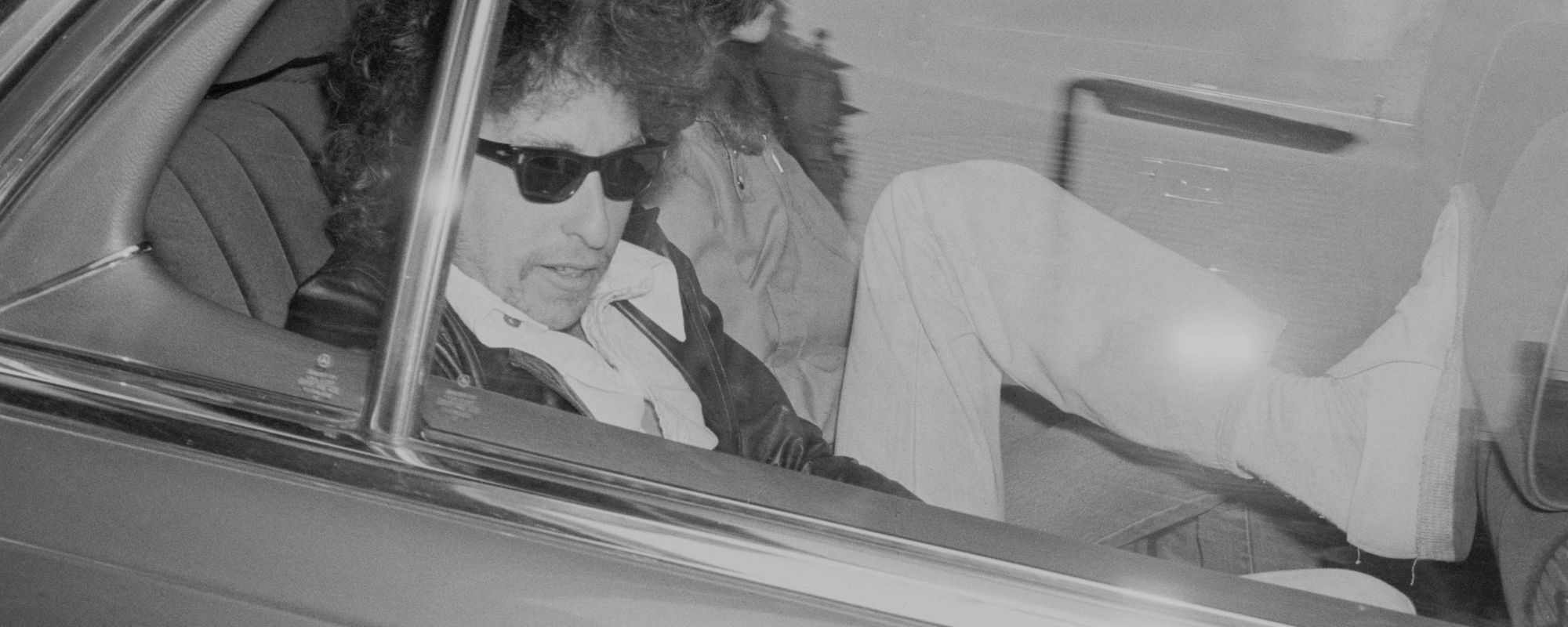 Bob Dylan in car