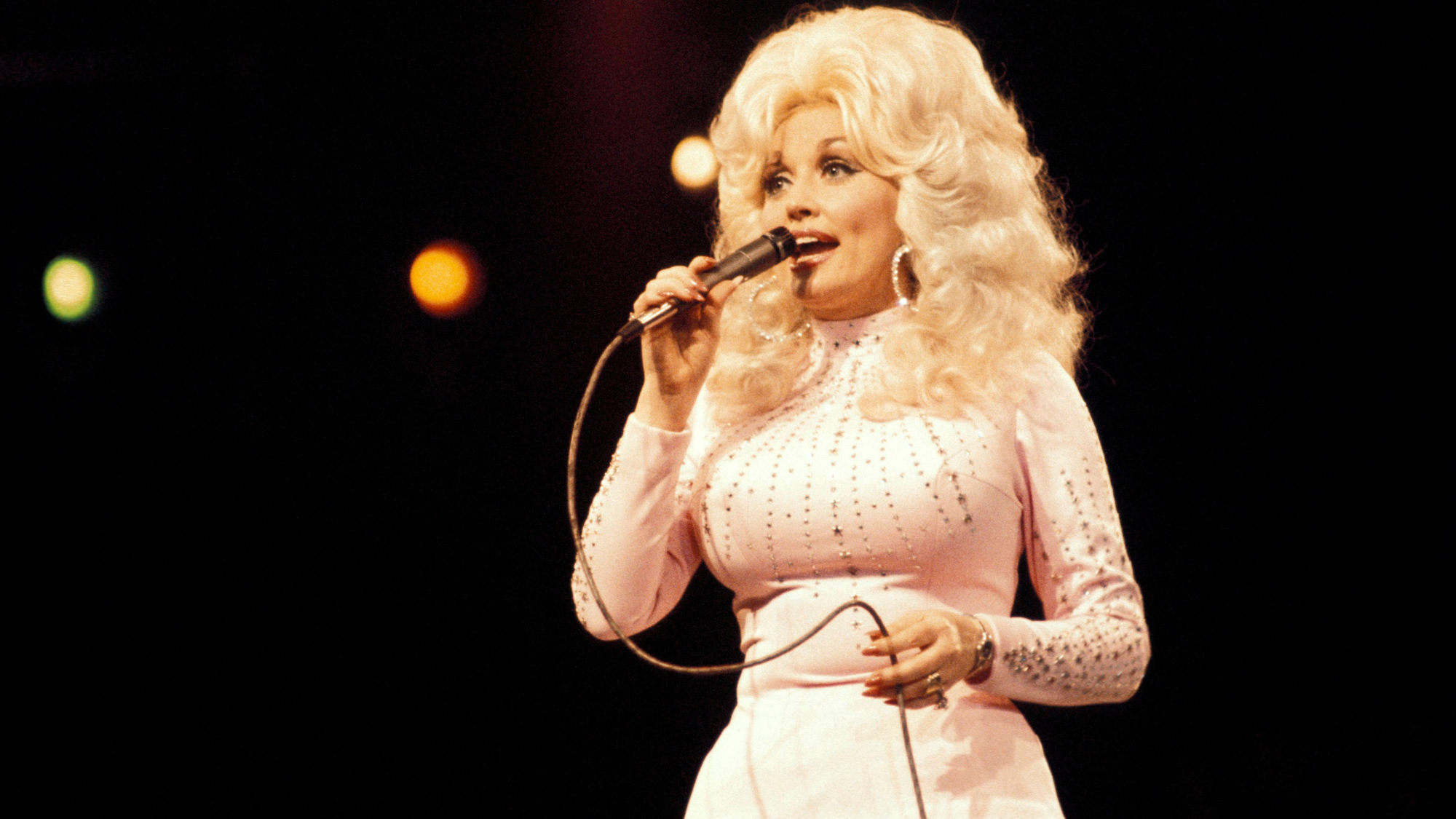 3 Country Songs From the 1970s That Will Make You Drop Everything to Listen